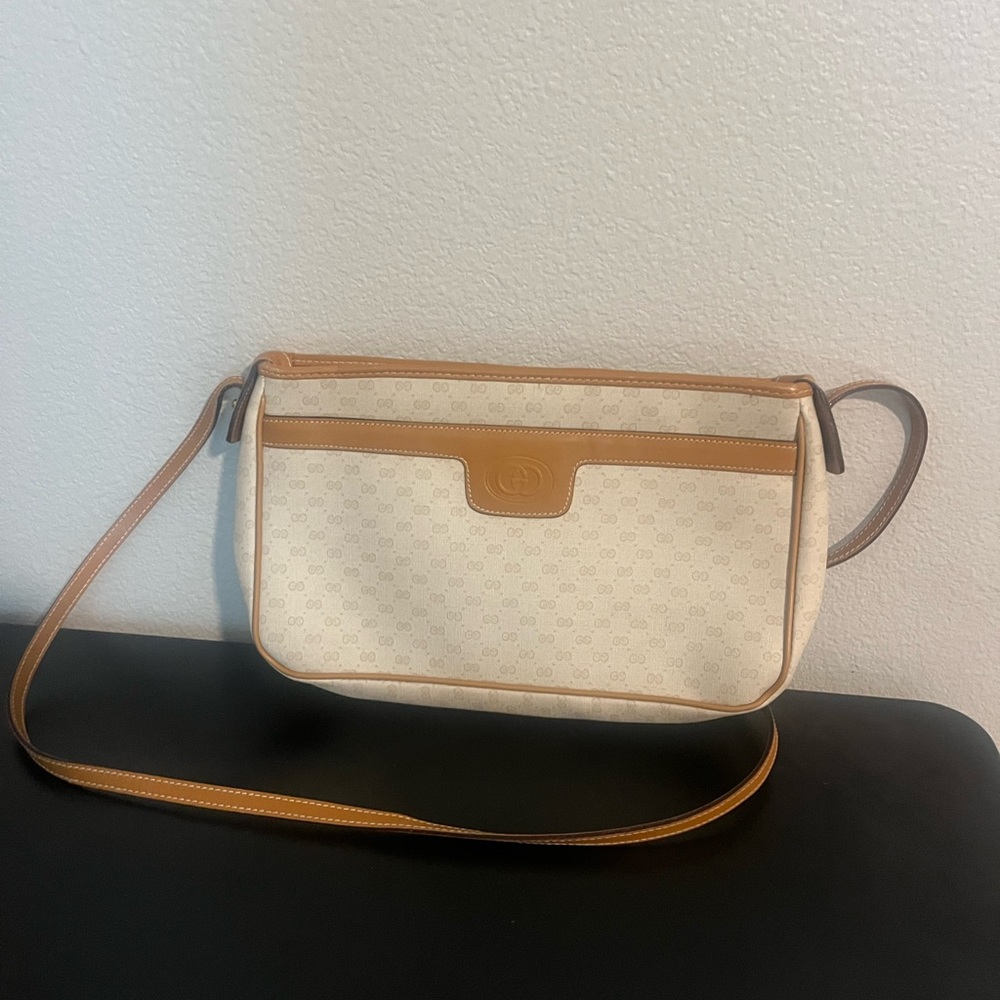 Authentic vintage Gucci crossbody bag in very good condition